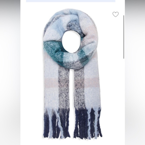 NWT Plaid Scarf, Oversized, soft, green and blue OS - Picture 2 of 8